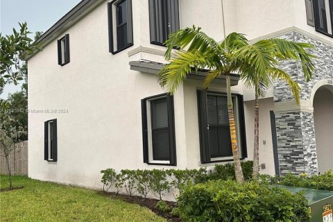 Townhouse in Miami, Florida 3 bedrooms, 122.72 sq.m. № 1423436 - photo 2