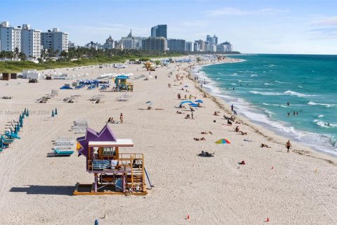 Condo in Miami Beach, Florida, 1 bedroom  № 1331236 - photo 12