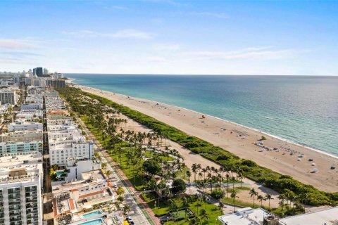 Condo in Miami Beach, Florida, 1 bedroom  № 1331236 - photo 14