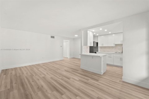 Copropriété à vendre à Miami Beach, Floride: 1 chambre, 61.78 m2 № 1331236 - photo 2