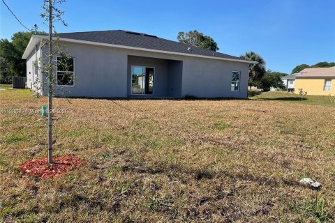 House in Palm Bay, Florida 4 bedrooms № 1345991 - photo 6