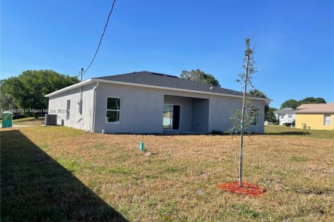 House in Palm Bay, Florida 4 bedrooms № 1345991 - photo 7