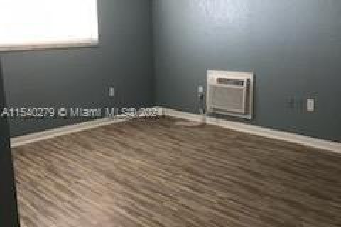 Condominio en venta en Miami, Florida, 1 dormitorio, 53.6 m2 № 1040124 - foto 2