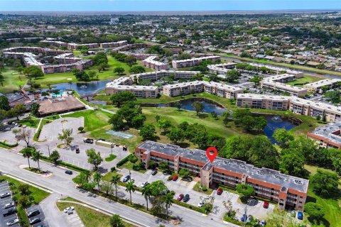 Condo in Sunrise, Florida, 2 bedrooms  № 1159972 - photo 1