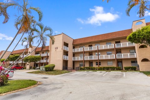 Condo in Sunrise, Florida, 2 bedrooms  № 1159972 - photo 13