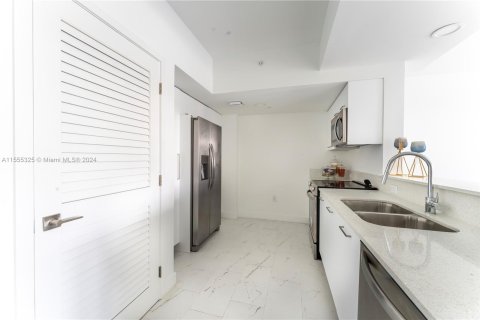 Condo in Hollywood, Florida, 2 bedrooms  № 1076467 - photo 2