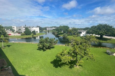 Condo in Deerfield Beach, Florida, 1 bedroom  № 1401550 - photo 15