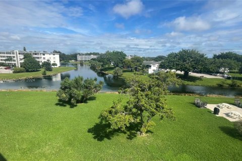 Condo in Deerfield Beach, Florida, 1 bedroom  № 1401550 - photo 14