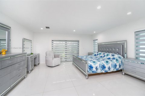 Villa ou maison à vendre à Miami, Floride: 5 chambres, 256.5 m2 № 1401589 - photo 13