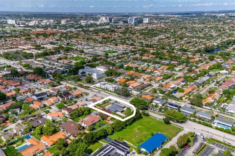 Casa en venta en Miami, Florida, 5 dormitorios, 256.5 m2 № 1401589 - foto 28