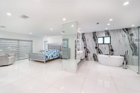 Villa ou maison à vendre à Miami, Floride: 5 chambres, 256.5 m2 № 1401589 - photo 14