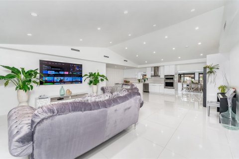 Villa ou maison à vendre à Miami, Floride: 5 chambres, 256.5 m2 № 1401589 - photo 3