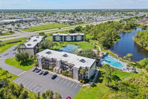 Condo in Punta Gorda, Florida, 2 bedrooms  № 1255629 - photo 1