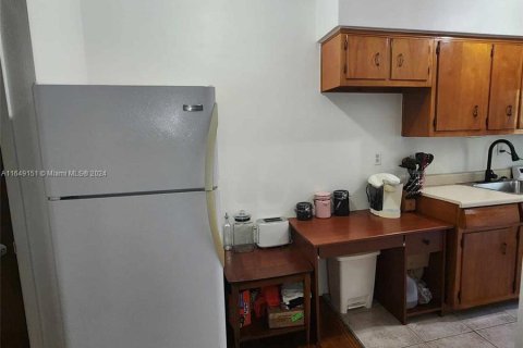 Condo in Miami, Florida, 1 bedroom  № 1331524 - photo 5