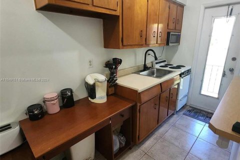 Condo in Miami, Florida, 1 bedroom  № 1331524 - photo 7