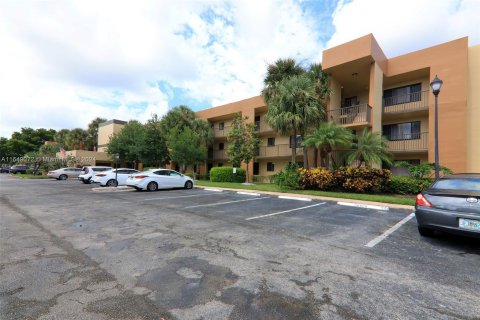 Condominio en venta en Tamarac, Florida, 2 dormitorios, 93.83 m2 № 1331505 - foto 3