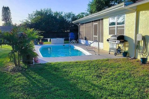 House in Holiday, Florida 3 bedrooms, 149.94 sq.m. № 1416506 - photo 6