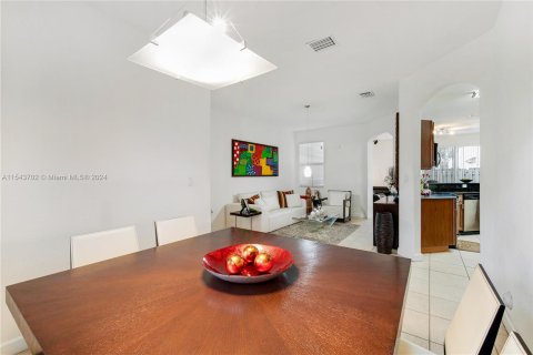 Casa en venta en Doral, Florida, 4 dormitorios, 211.54 m2 № 1044800 - foto 4