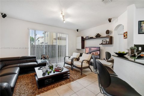 Casa en venta en Doral, Florida, 4 dormitorios, 211.54 m2 № 1044800 - foto 3