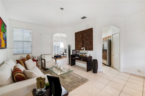 Villa ou maison à vendre à Doral, Floride: 4 chambres, 211.54 m2 № 1044800 - photo 2