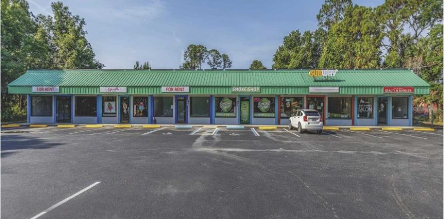 Commercial property in Inglis, Florida 673.54 sq.m. № 1393405