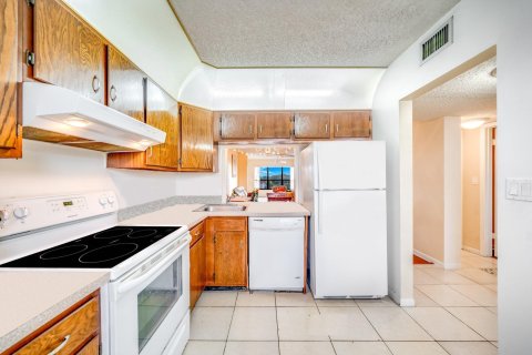 Condo in Coconut Creek, Florida, 2 bedrooms  № 1208713 - photo 17