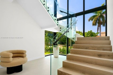 House in Miami Beach, Florida 6 bedrooms, 495.26 sq.m. № 1222133 - photo 15