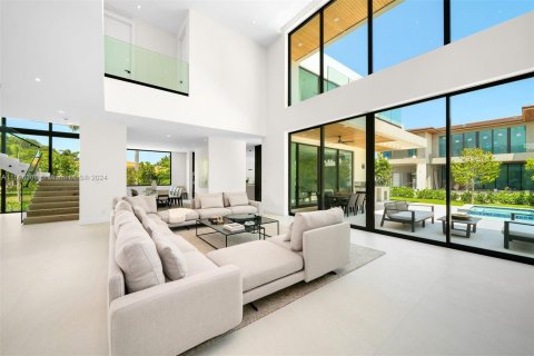 House in Miami Beach, Florida 6 bedrooms, 495.26 sq.m. № 1222133 - photo 5