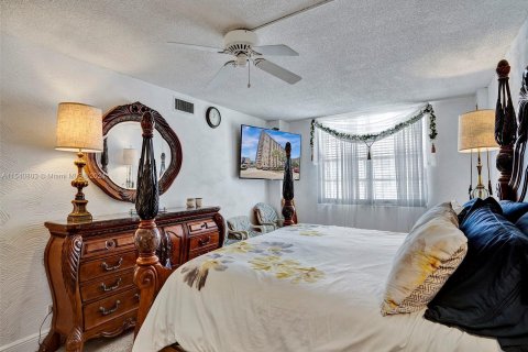 Купить кондоминиум в Санни-Айлс-Бич, Флорида 2 спальни, 118.45м2, № 1039795 - фото 3