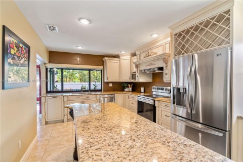 Casa en venta en Miami Lakes, Florida, 4 dormitorios, 235.04 m2 № 1023676 - foto 7
