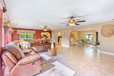 Villa ou maison à vendre à Miami Lakes, Floride: 4 chambres, 235.04 m2 № 1023676 - photo 25