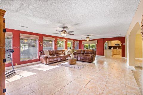 Villa ou maison à vendre à Miami Lakes, Floride: 4 chambres, 235.04 m2 № 1023676 - photo 23