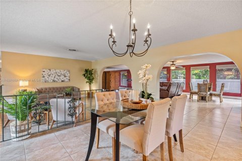 Villa ou maison à vendre à Miami Lakes, Floride: 4 chambres, 235.04 m2 № 1023676 - photo 26