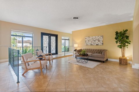 Villa ou maison à vendre à Miami Lakes, Floride: 4 chambres, 235.04 m2 № 1023676 - photo 3