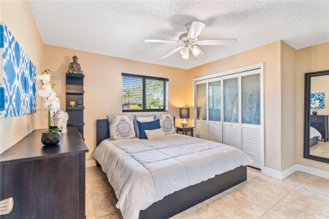 Villa ou maison à vendre à Miami Lakes, Floride: 4 chambres, 235.04 m2 № 1023676 - photo 17