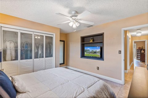 Villa ou maison à vendre à Miami Lakes, Floride: 4 chambres, 235.04 m2 № 1023676 - photo 19