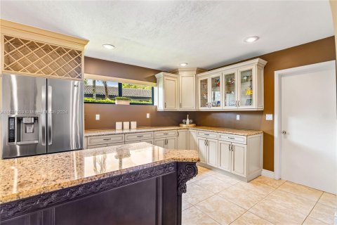 Villa ou maison à vendre à Miami Lakes, Floride: 4 chambres, 235.04 m2 № 1023676 - photo 6