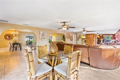Casa en venta en Miami Lakes, Florida, 4 dormitorios, 235.04 m2 № 1023676 - foto 30