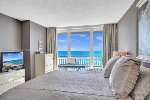 Condo in Fort Lauderdale, Florida, 2 bedrooms  № 1023731 - photo 19