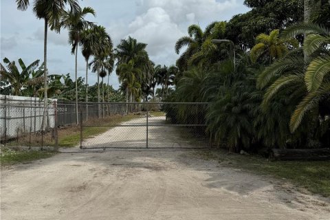 Propiedad comercial en venta en Miami, Florida № 1021412 - foto 3