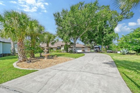 House in Port Charlotte, Florida 4 bedrooms, 274.43 sq.m. № 1302157 - photo 3