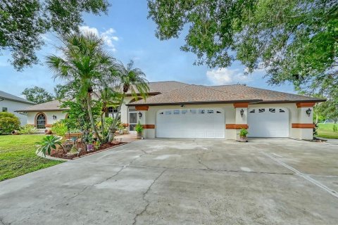 House in Port Charlotte, Florida 4 bedrooms, 274.43 sq.m. № 1302157 - photo 5