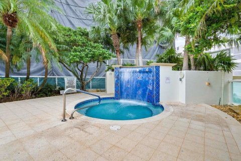 Condo in Fort Lauderdale, Florida, 2 bedrooms  № 1038362 - photo 4