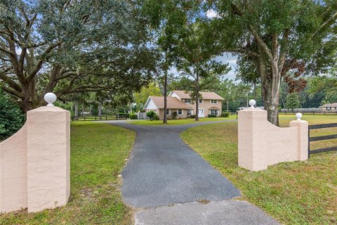 House in Ocala, Florida 4 bedrooms, 258.92 sq.m. № 1421952 - photo 2