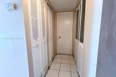 Condo in Miami, Florida, 1 bedroom  № 1057640 - photo 7