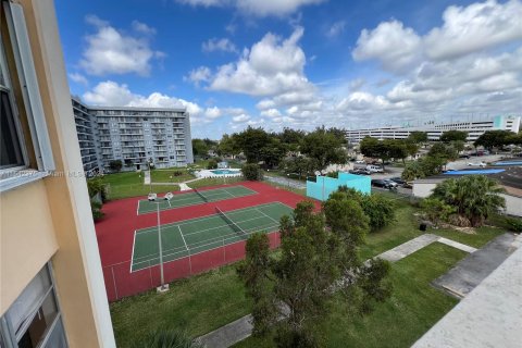 Condo in Miami, Florida, 1 bedroom  № 1057640 - photo 15