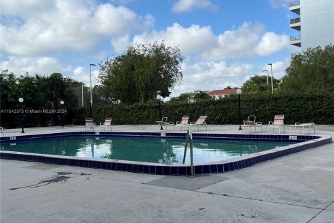 Condo in Miami, Florida, 1 bedroom  № 1057640 - photo 13