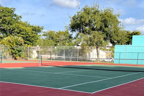 Condo in Miami, Florida, 1 bedroom  № 1057640 - photo 14