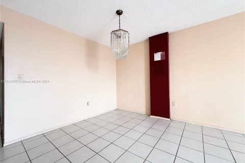 Condo in Miami, Florida, 1 bedroom  № 1057640 - photo 6