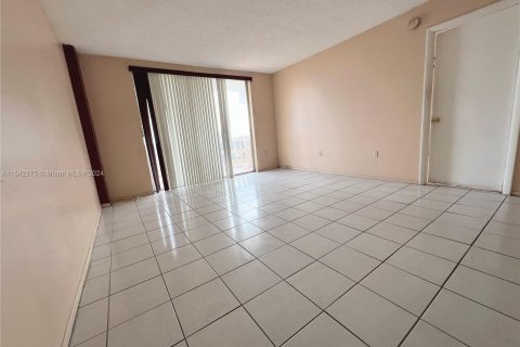 Condo in Miami, Florida, 1 bedroom  № 1057640 - photo 5